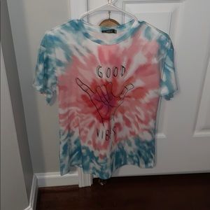 ROMWE NWOT good vibes shirt